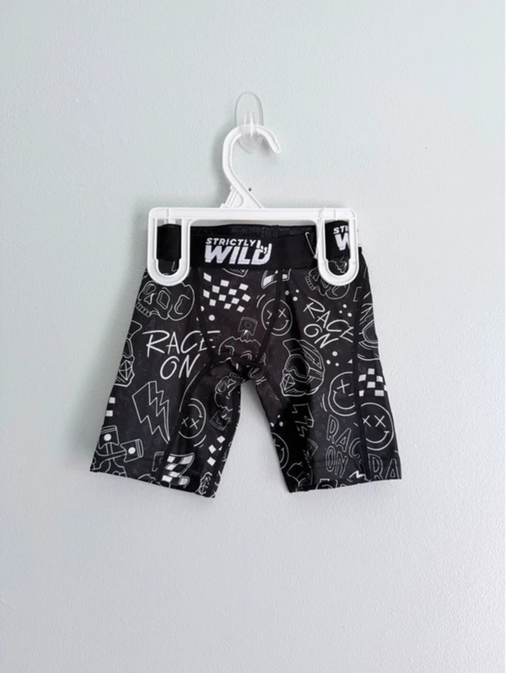Strictly Wild Race On Boys Boxers 2T NIP